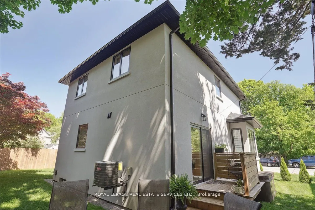 24 Peel Street N