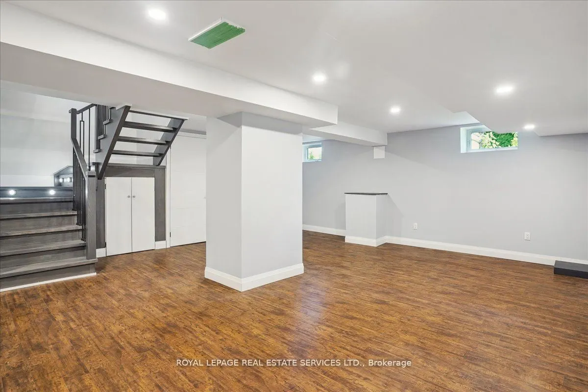 24 Peel Street N