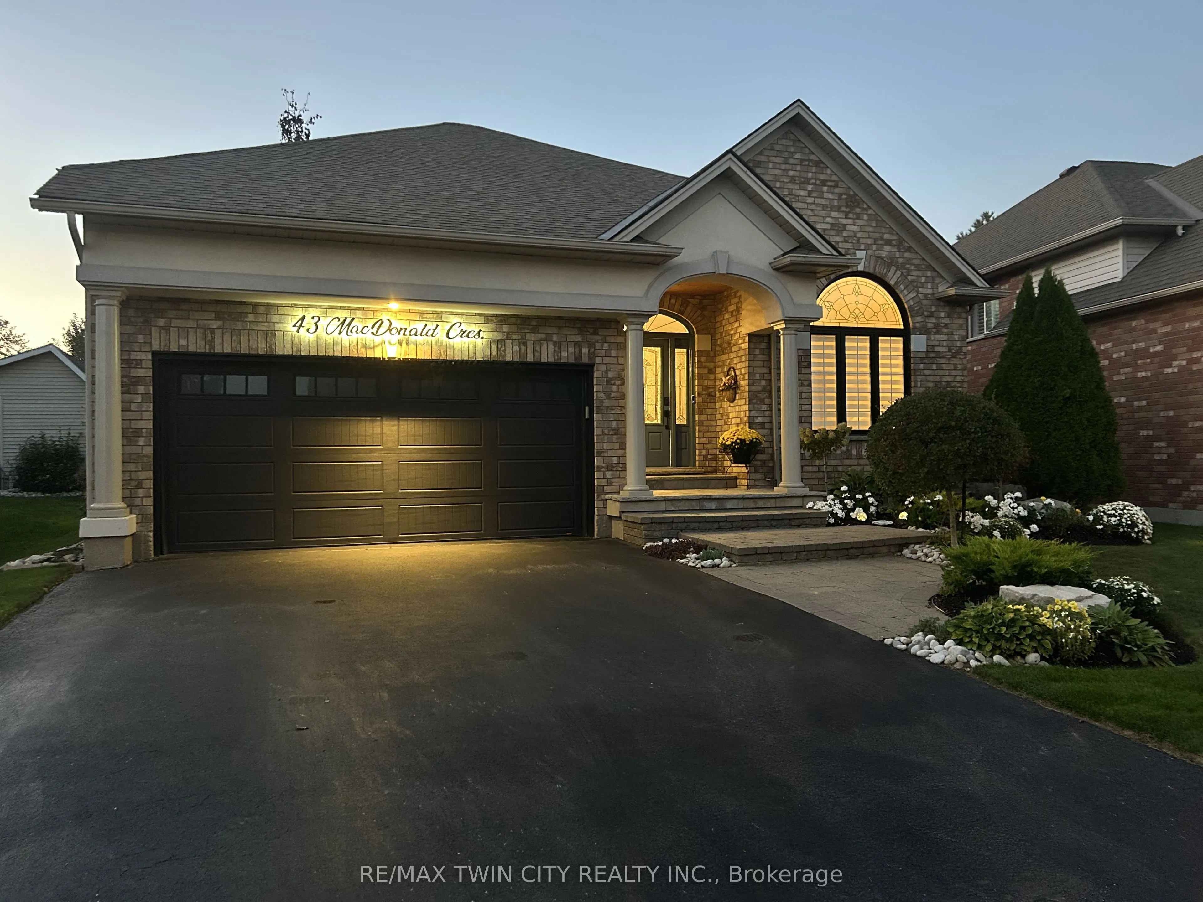 43 MacDonald Crescent