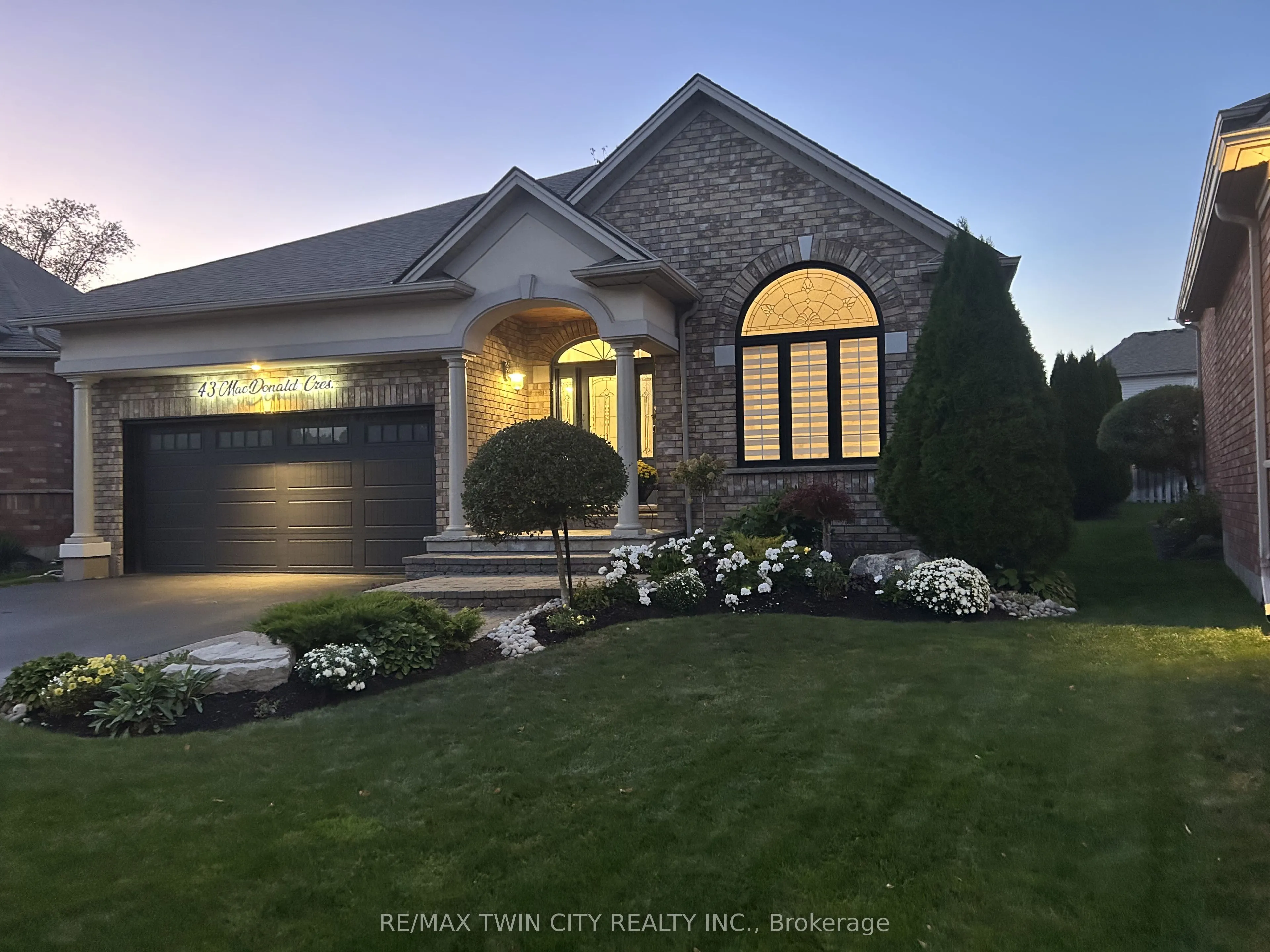 43 MacDonald Crescent