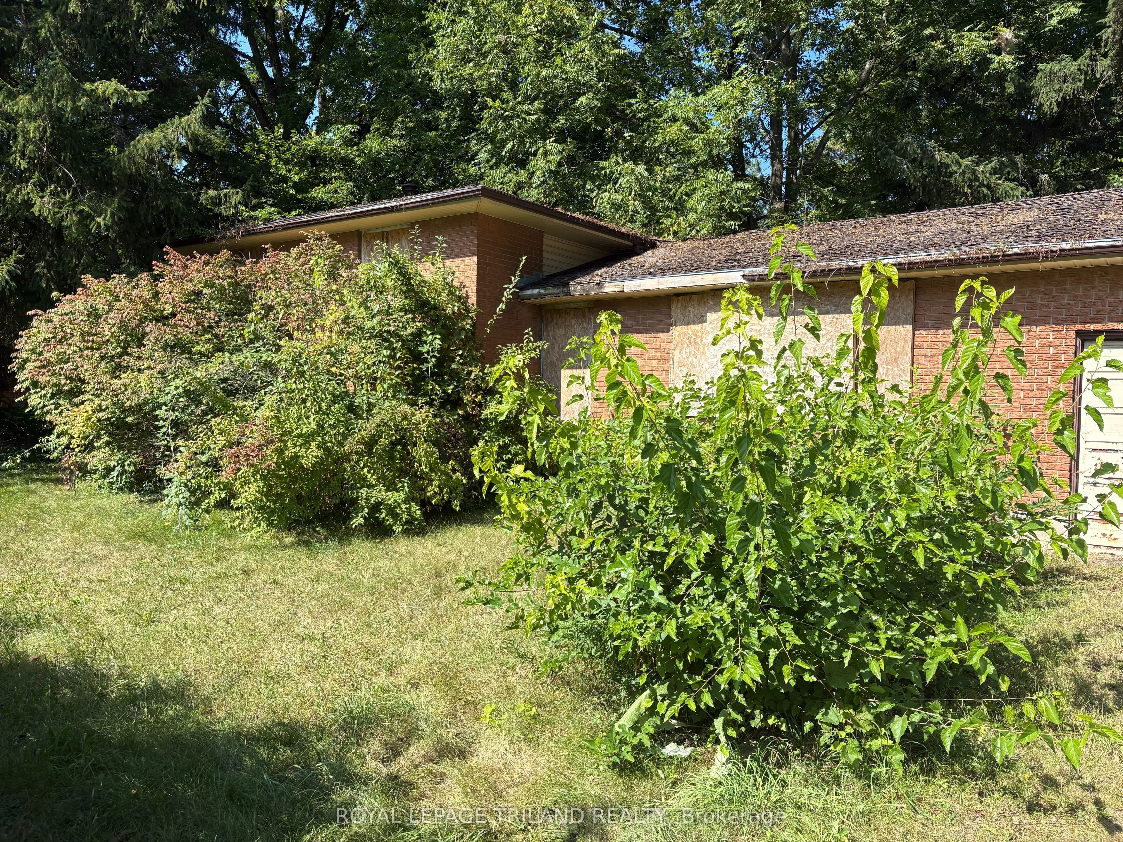 572 Churchill Crescent