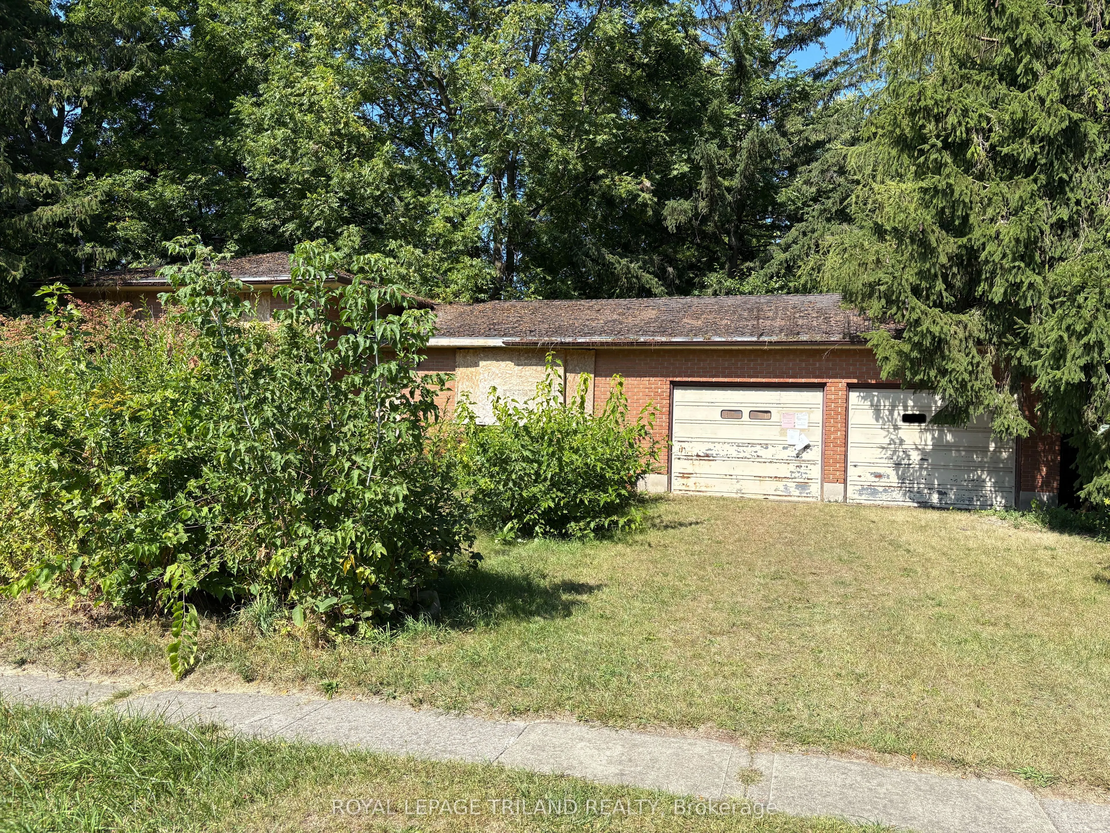 572 Churchill Crescent