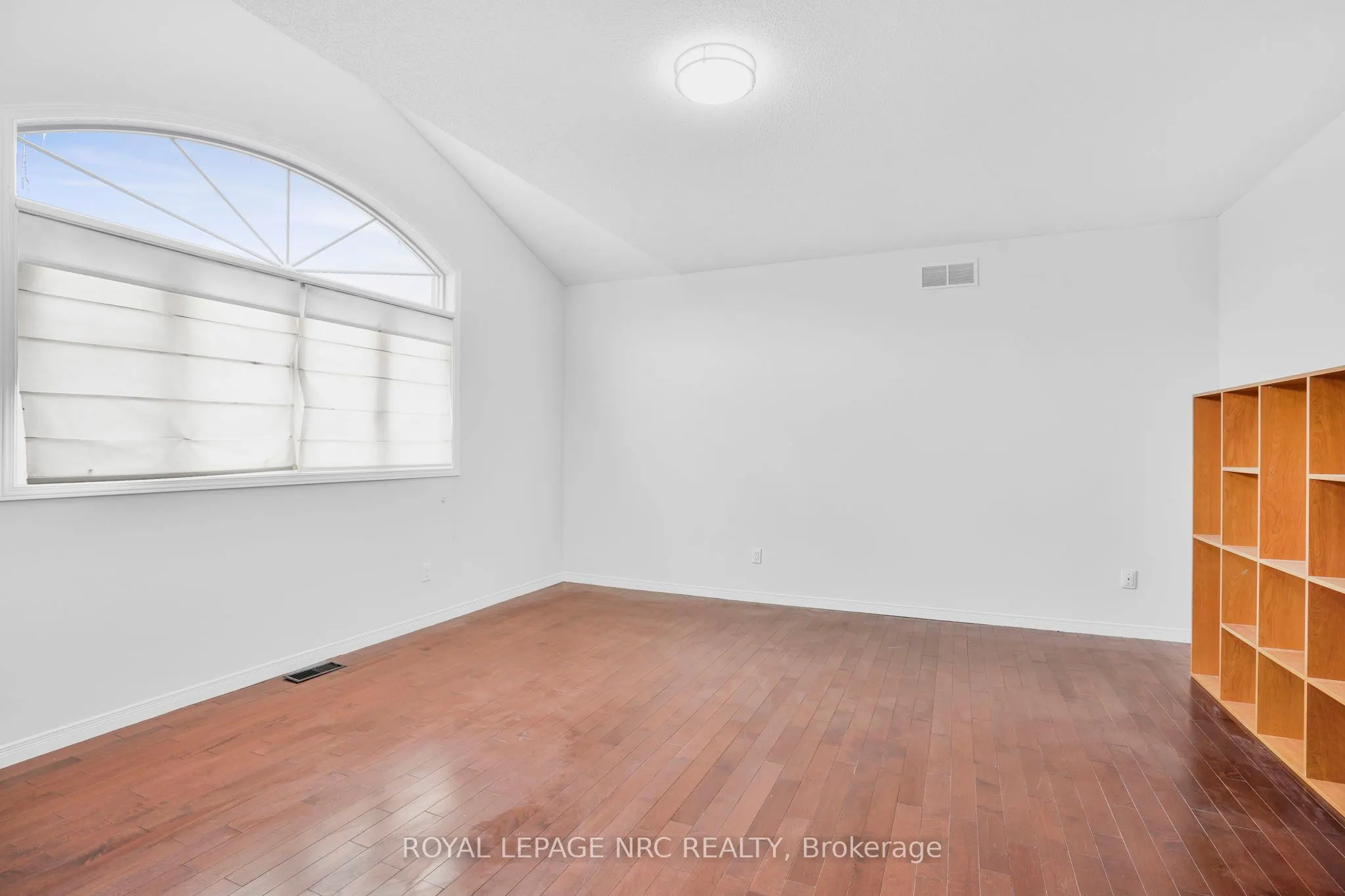 11 Meadow Wood Crescent, #Upper