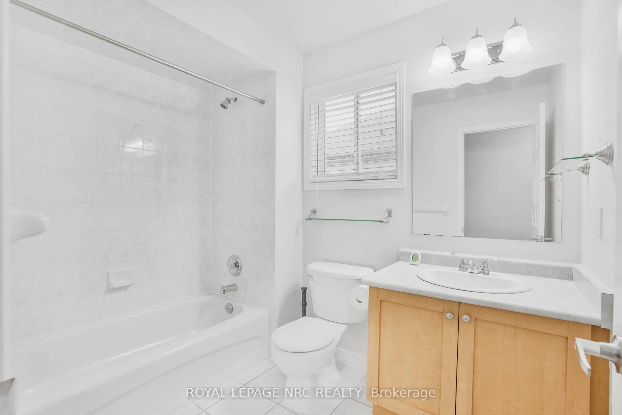 11 Meadow Wood Crescent, #Upper