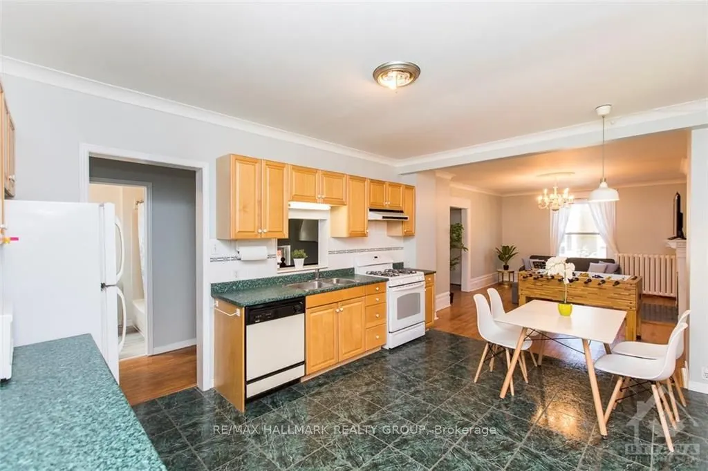 132 Flora Street W, #1