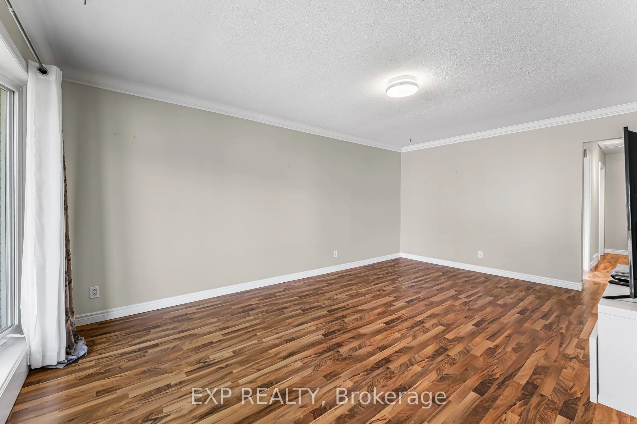 27 Locke Avenue