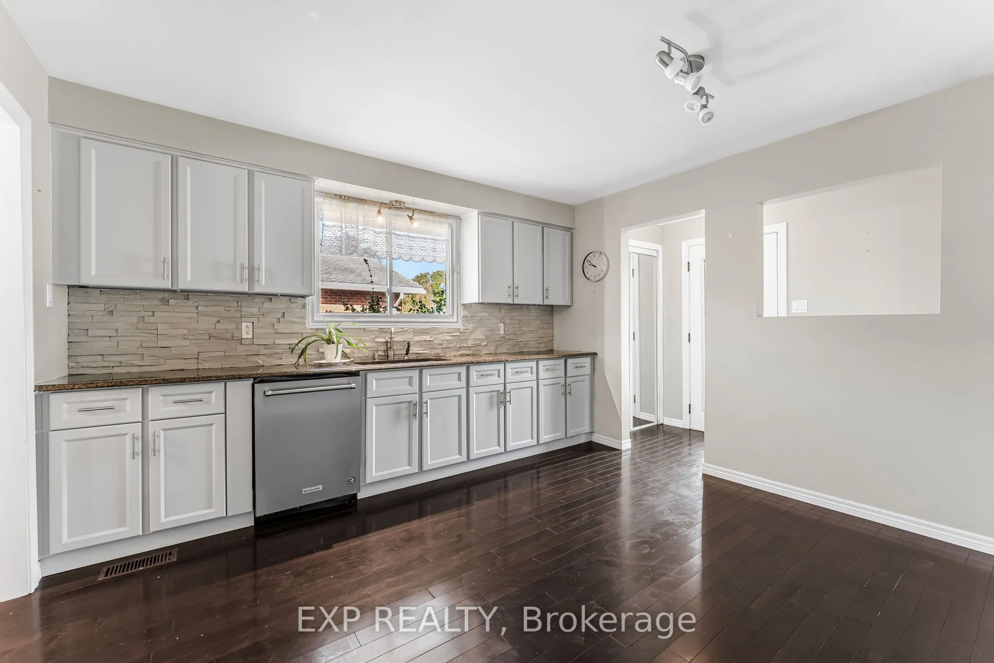 27 Locke Avenue