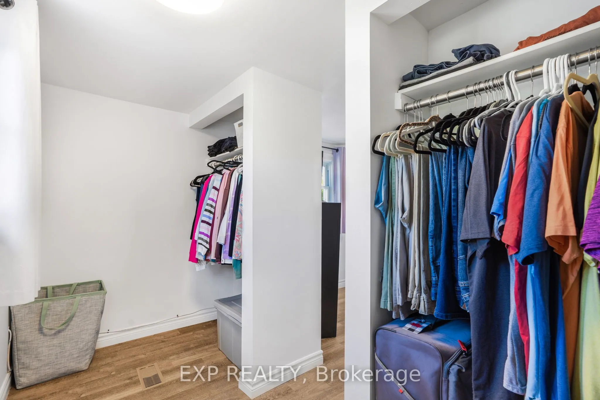 26 Alexander Street W