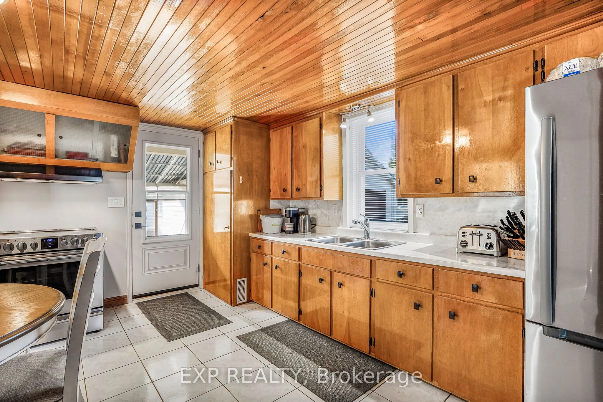 26 Alexander Street W