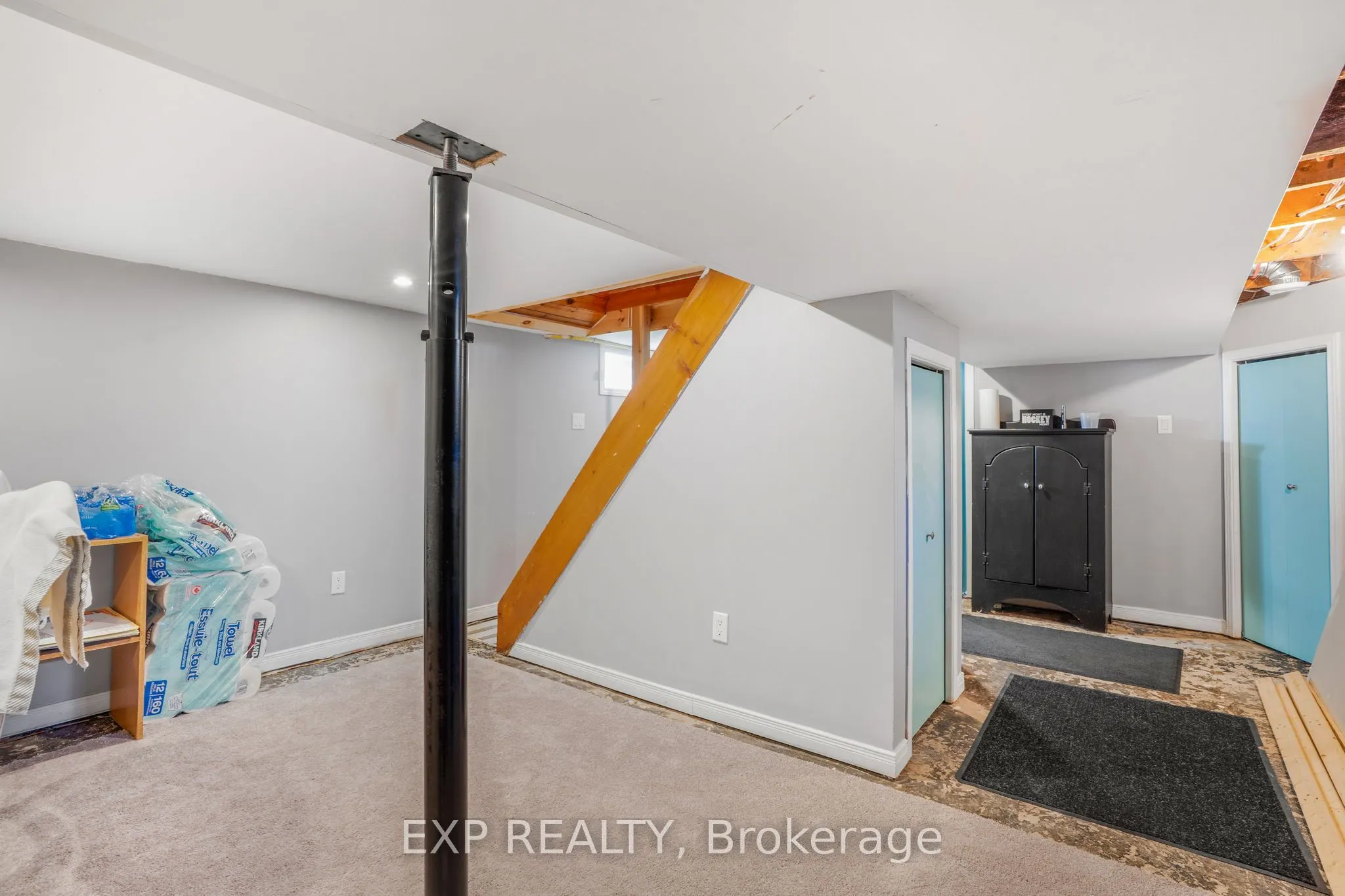 26 Alexander Street W
