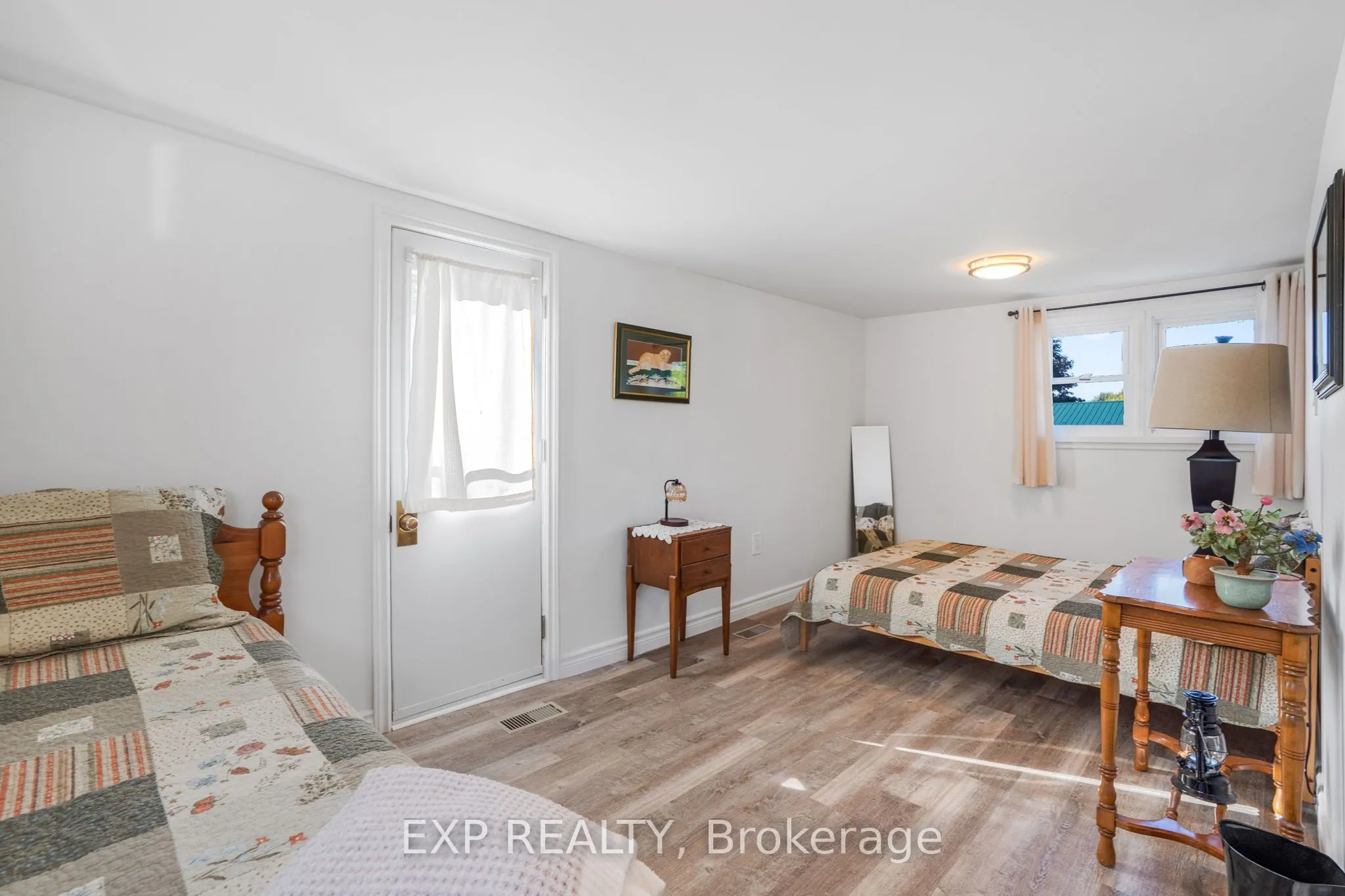 26 Alexander Street W