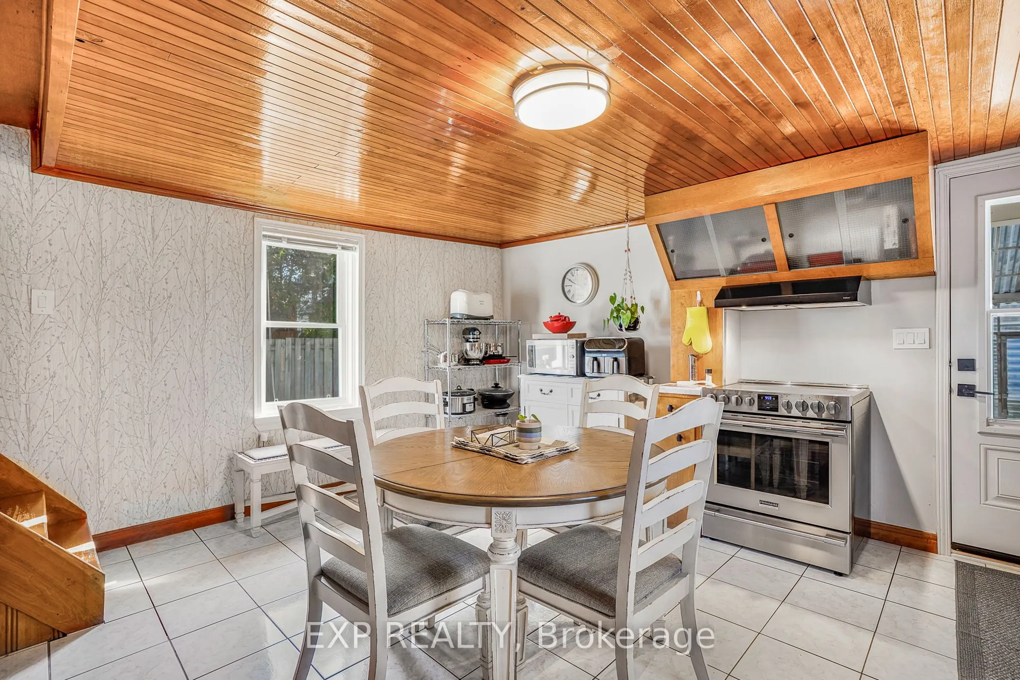 26 Alexander Street W