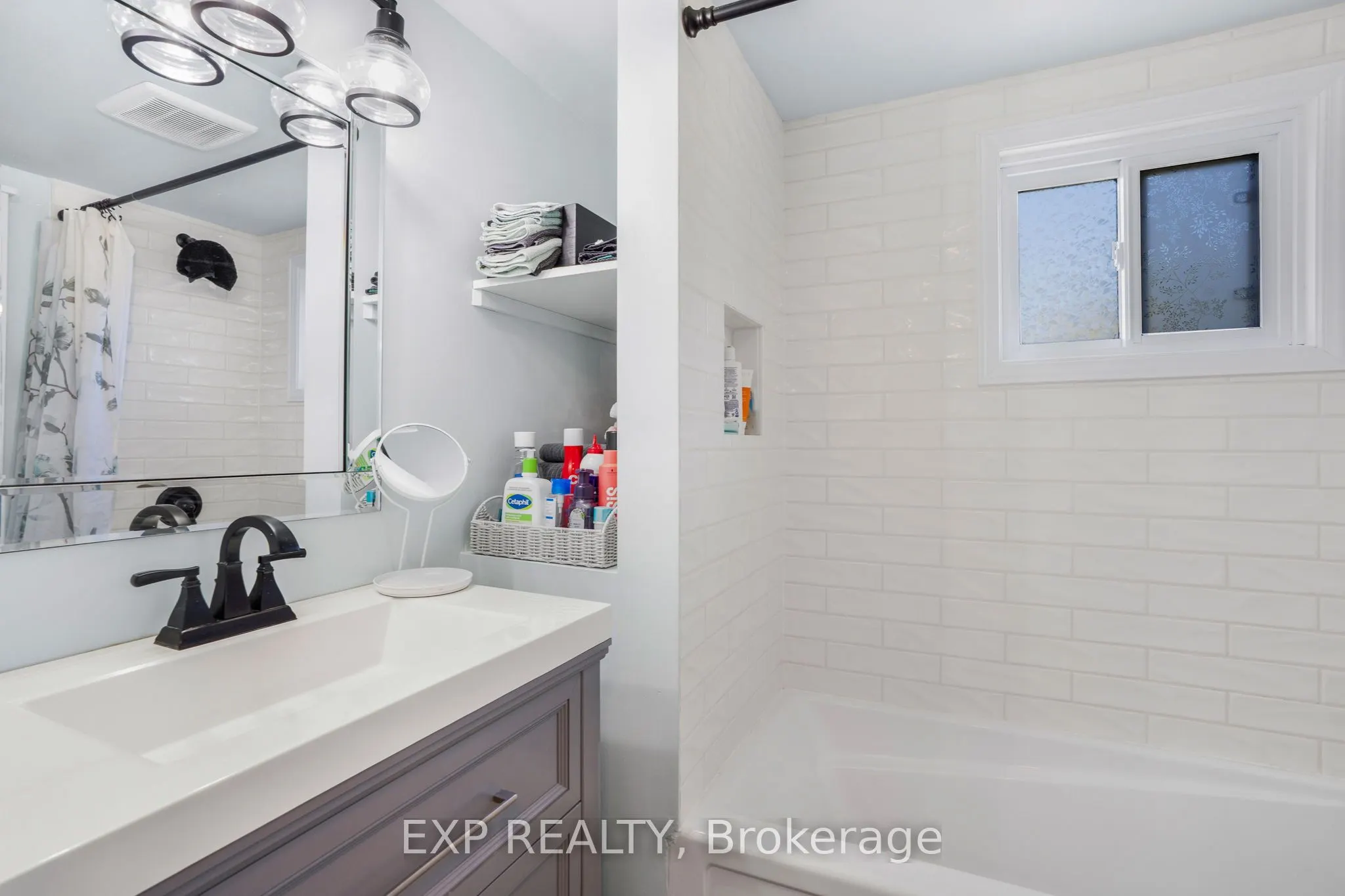 26 Alexander Street W