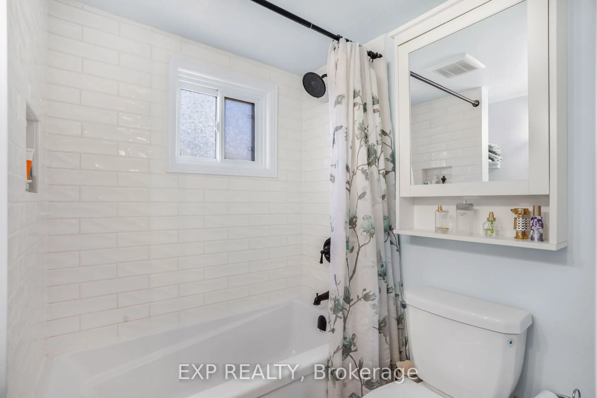 26 Alexander Street W