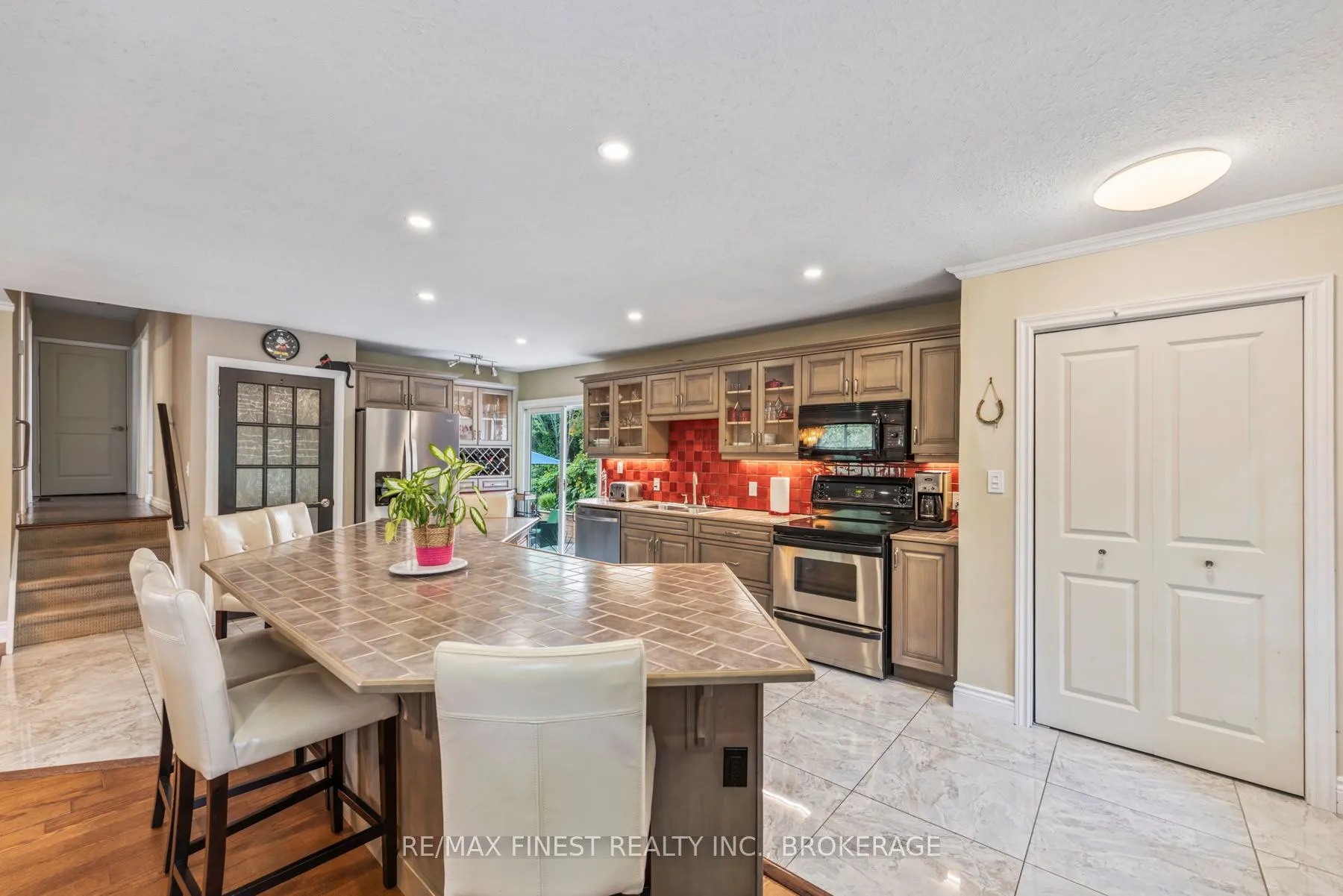 895 Brodie Avenue