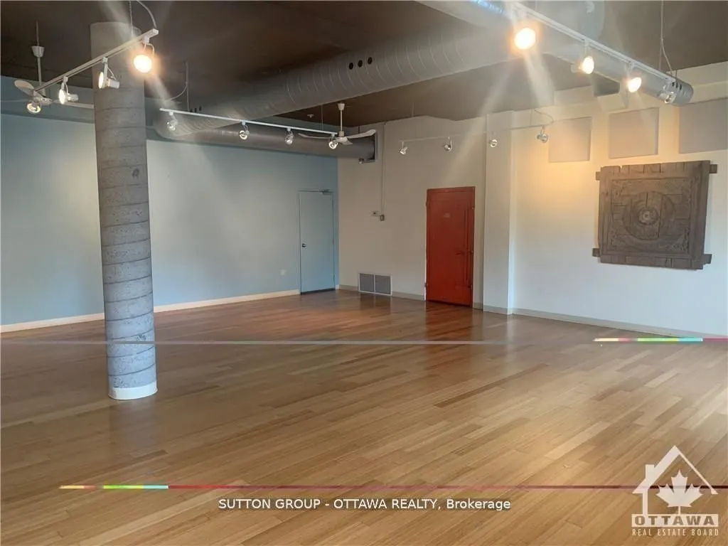 52 Armstrong Street W