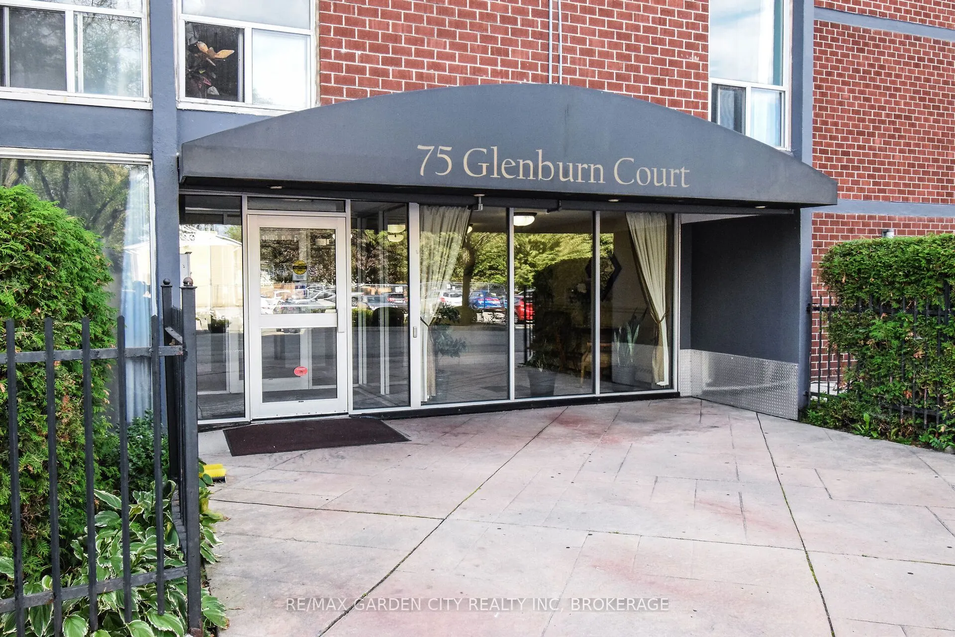 75 Glenburn Court, #811