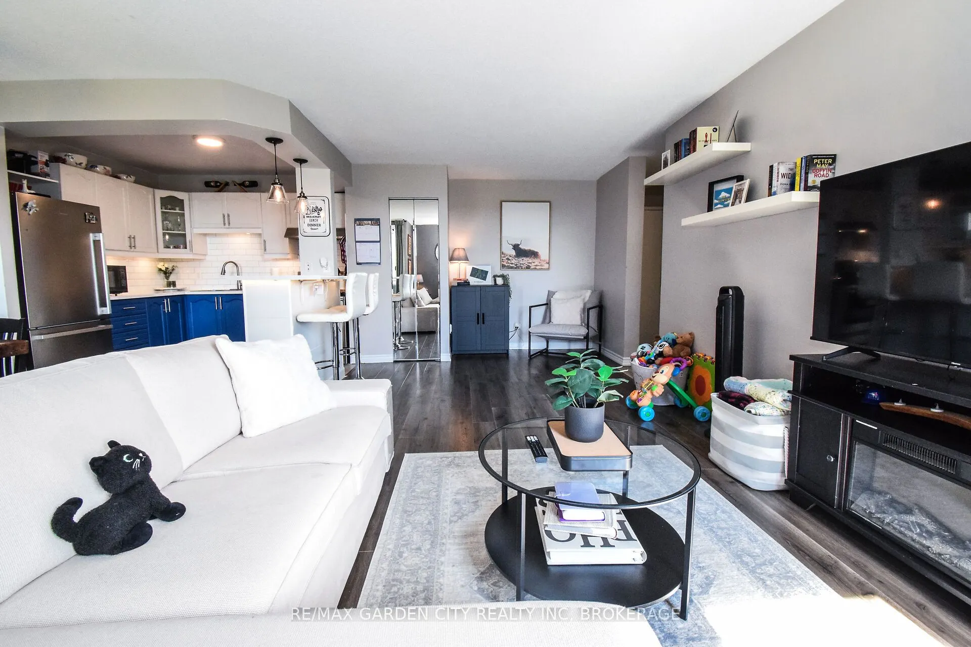 75 Glenburn Court, #811