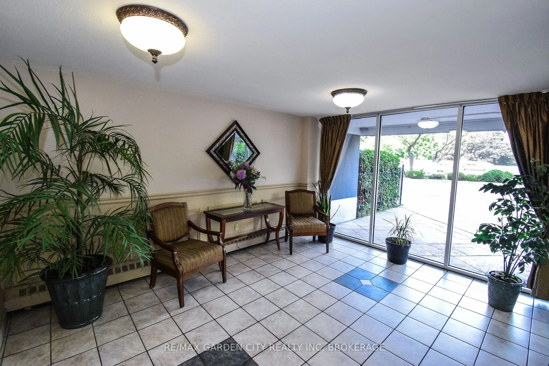 75 Glenburn Court, #811