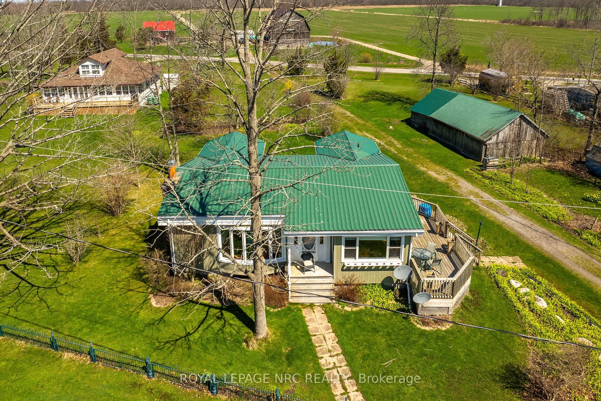 555 Edgewater Place