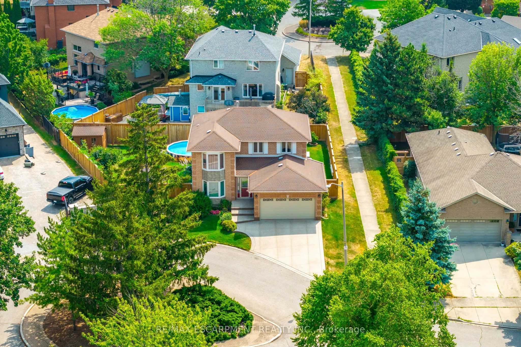 10 Shadowdale Drive