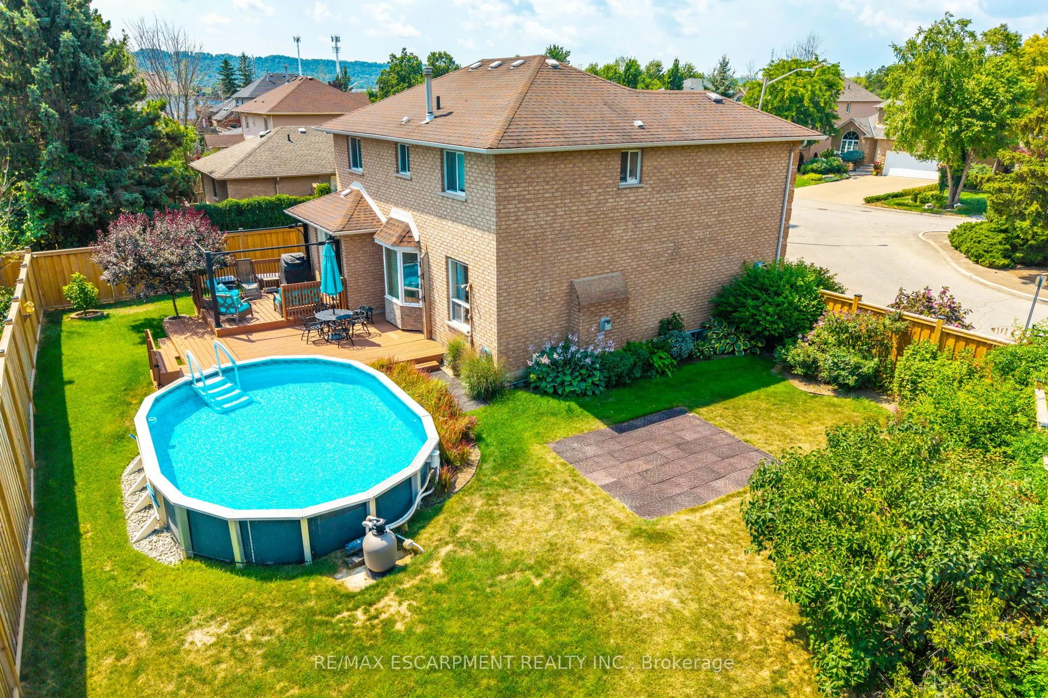 10 Shadowdale Drive