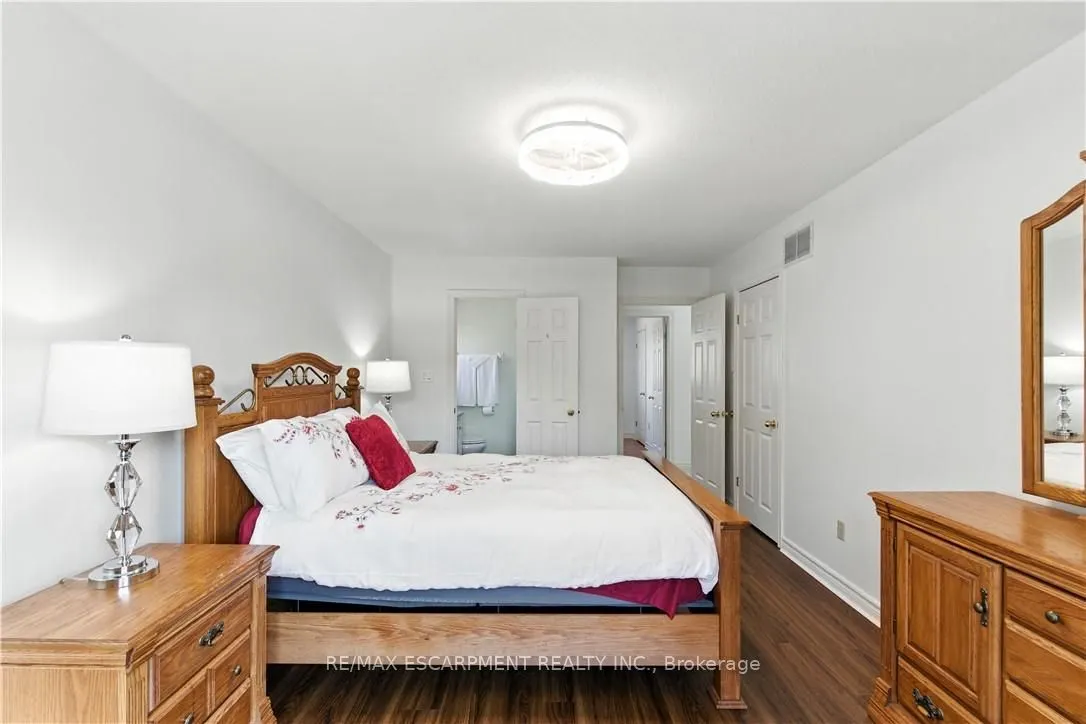 10 Shadowdale Drive