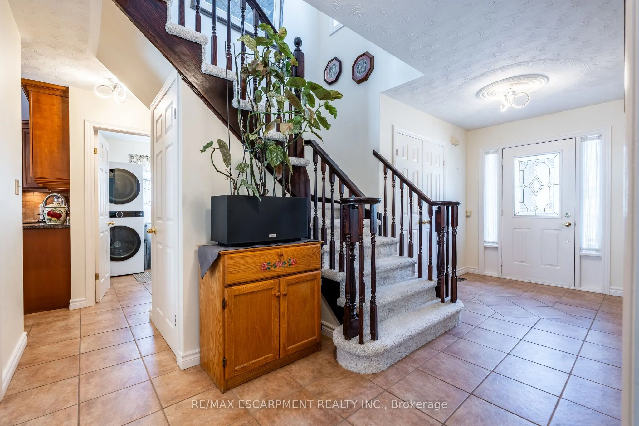 10 Shadowdale Drive