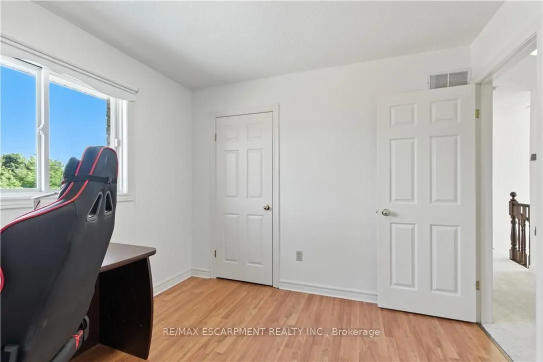 10 Shadowdale Drive