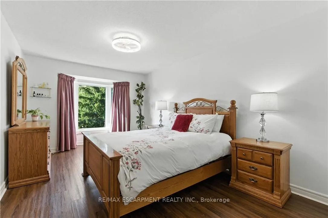 10 Shadowdale Drive