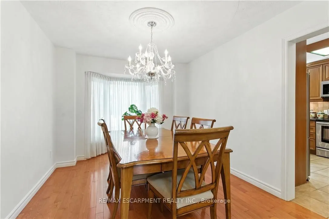 10 Shadowdale Drive