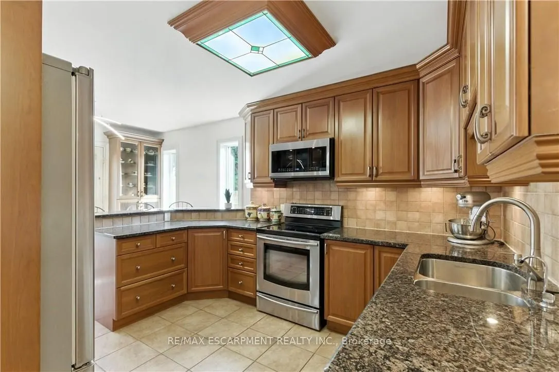 10 Shadowdale Drive
