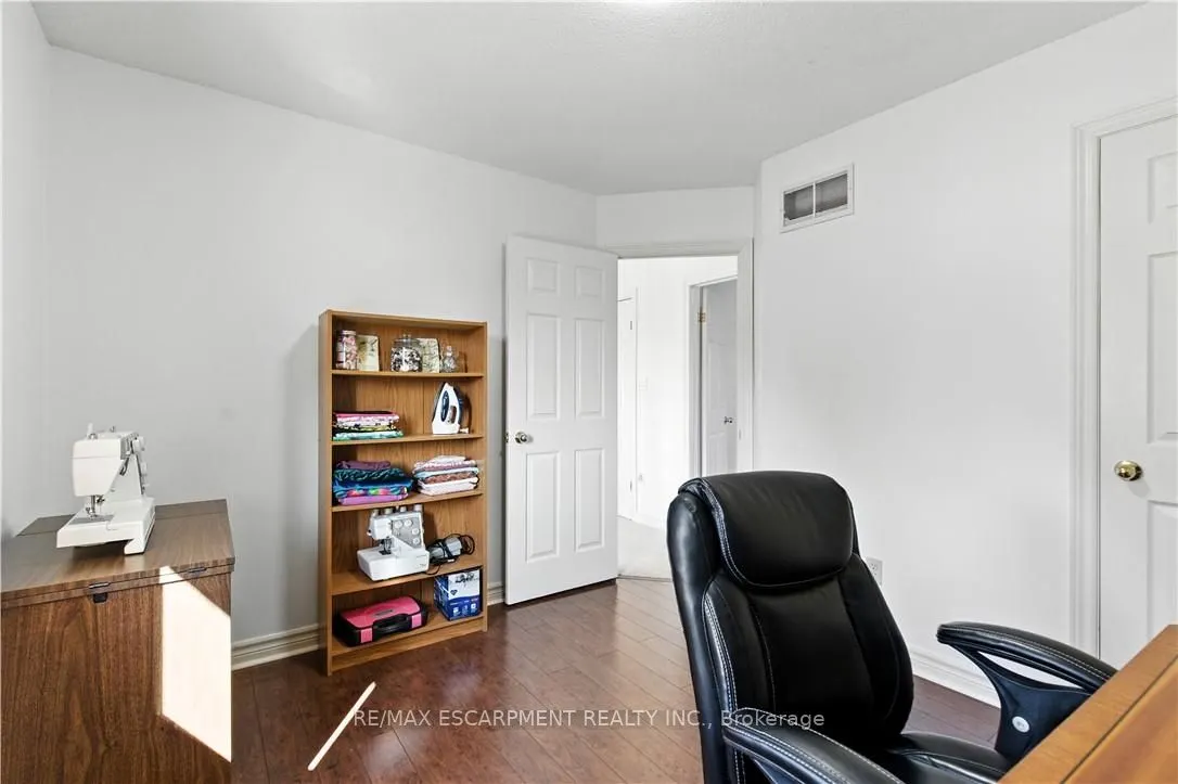 10 Shadowdale Drive