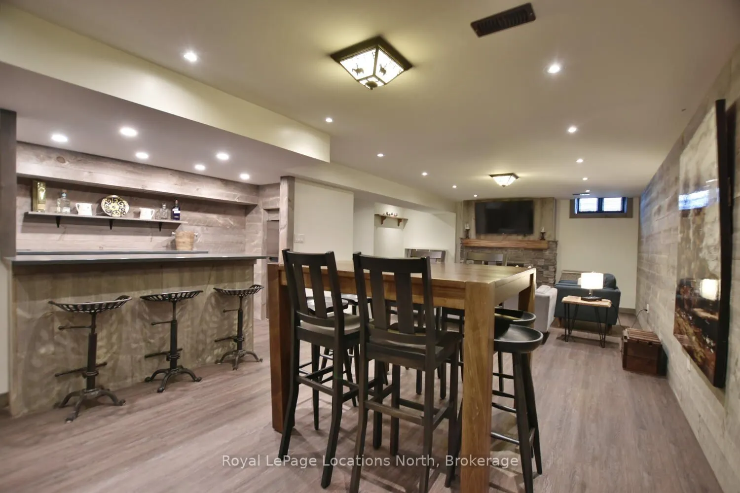 138 CRESTVIEW Court