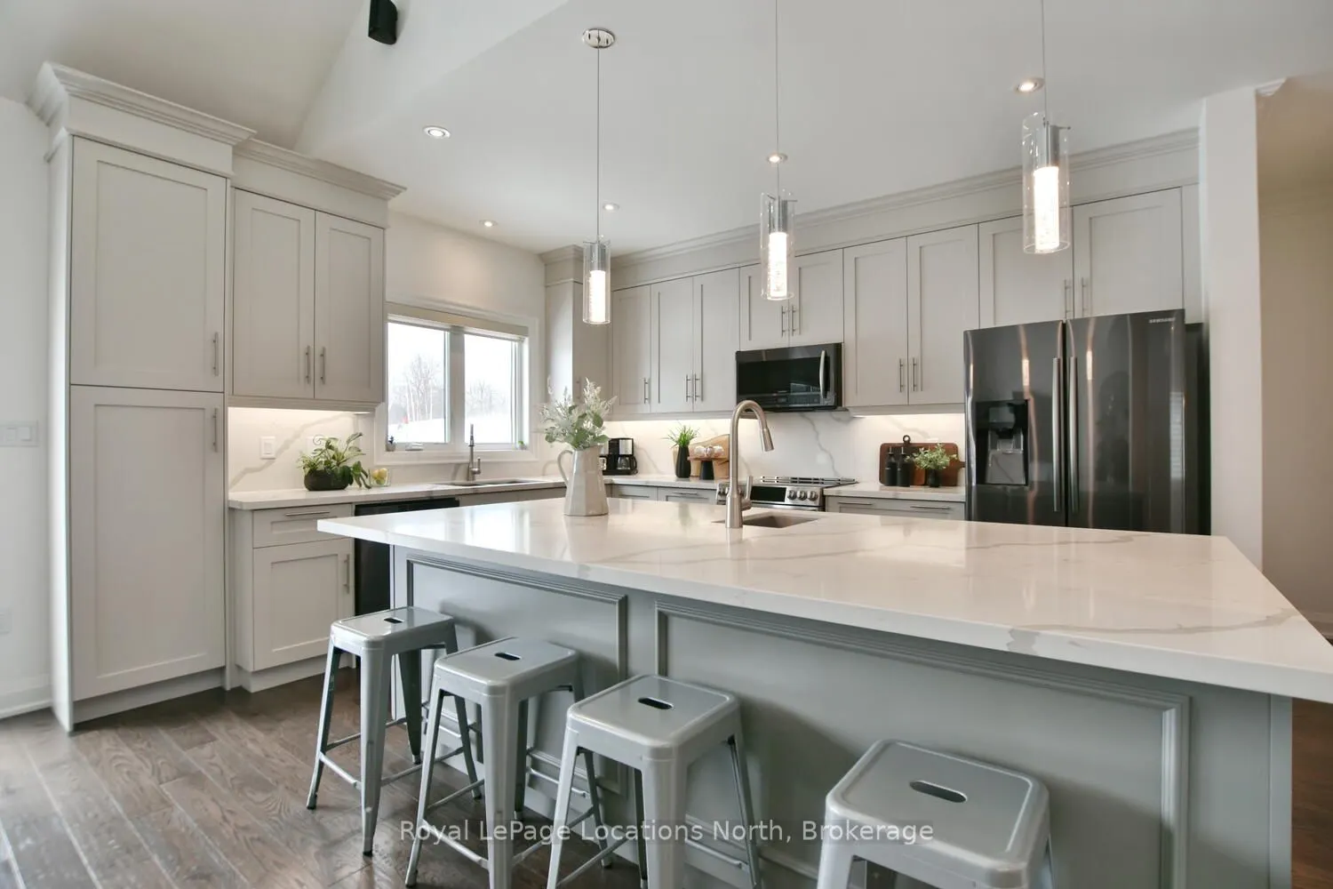 138 CRESTVIEW Court