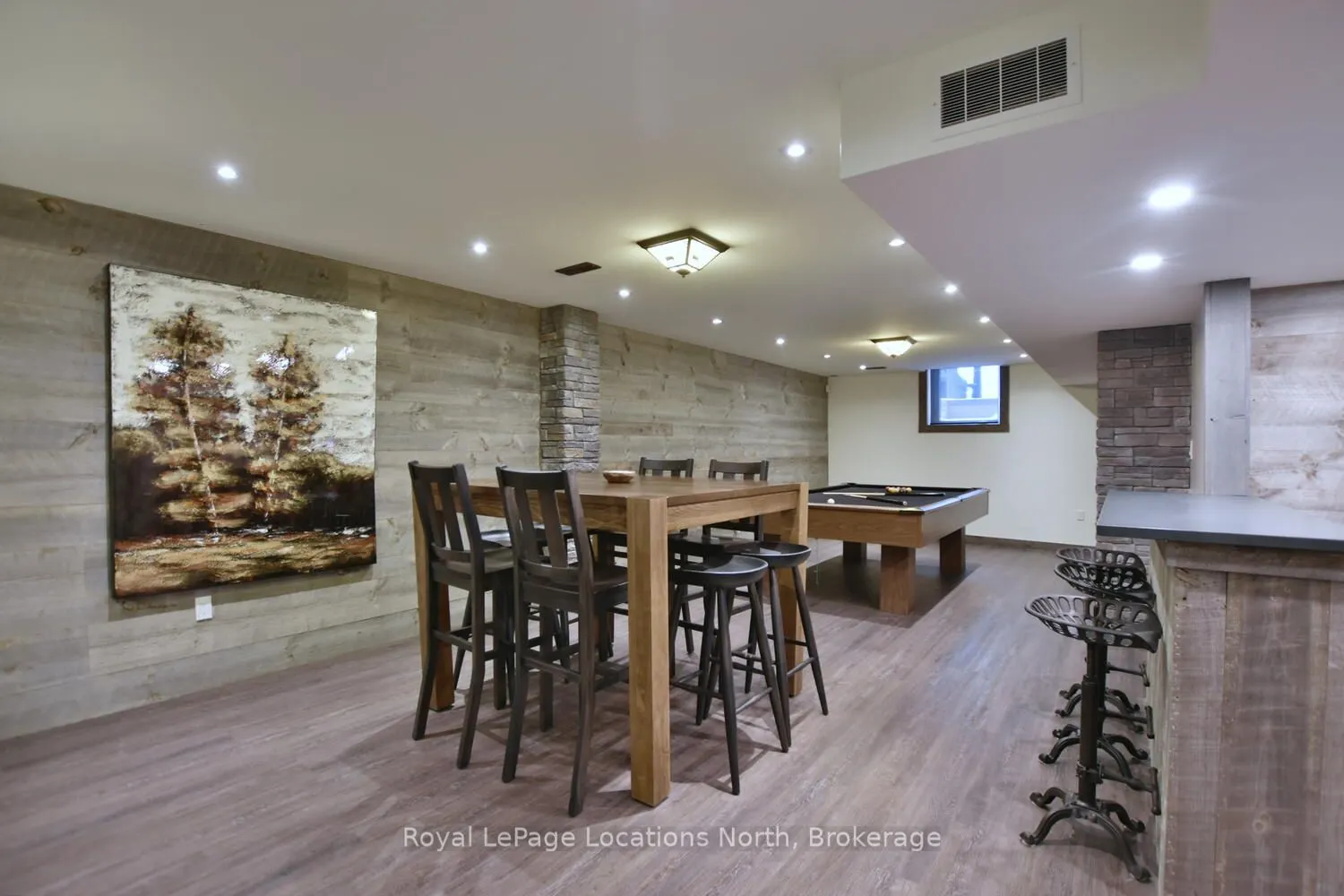 138 CRESTVIEW Court