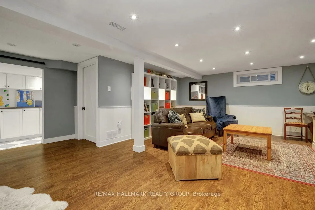 599 Duff Crescent