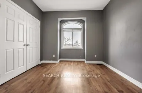 9 Chestnut Street E, #Upper