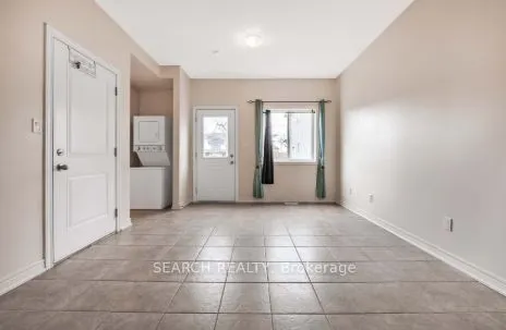 9 Chestnut Street E, #Upper