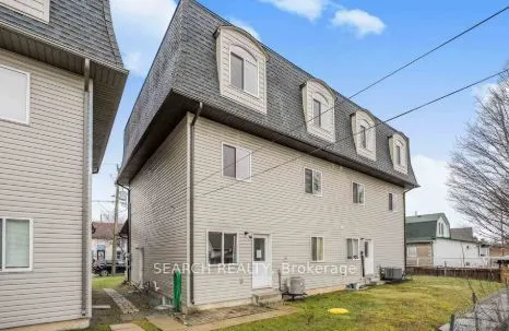 9 Chestnut Street E, #Upper