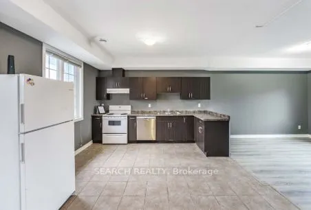 9 Chestnut Street E, #Upper