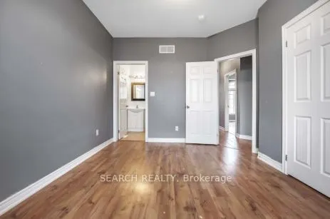9 Chestnut Street E, #Upper