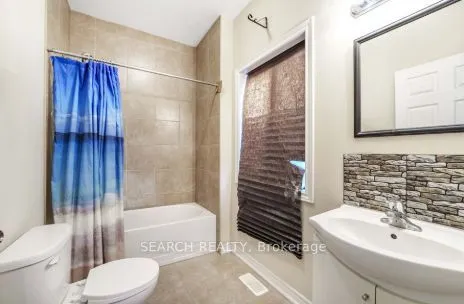 9 Chestnut Street E, #Upper