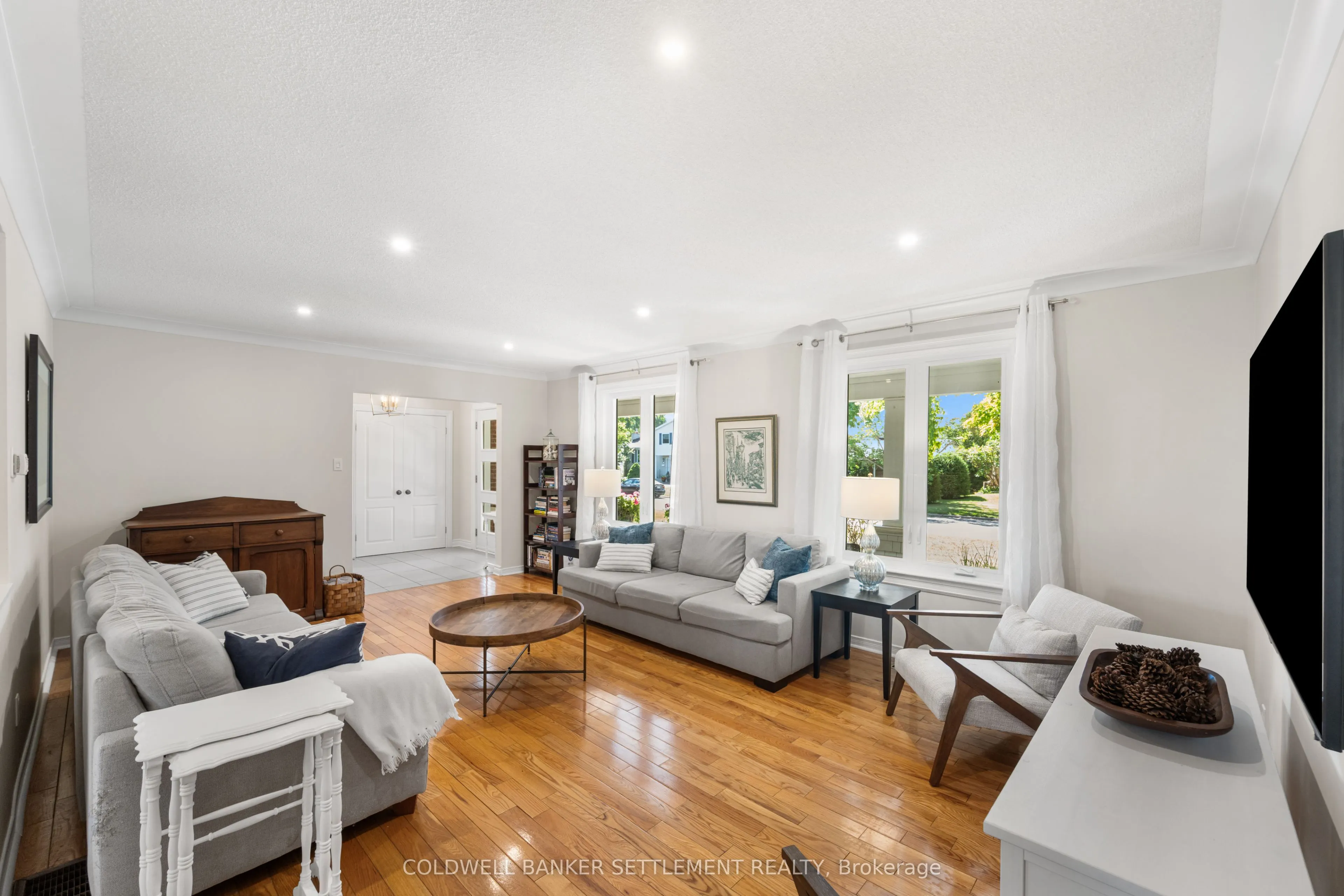 11 Scott Crescent