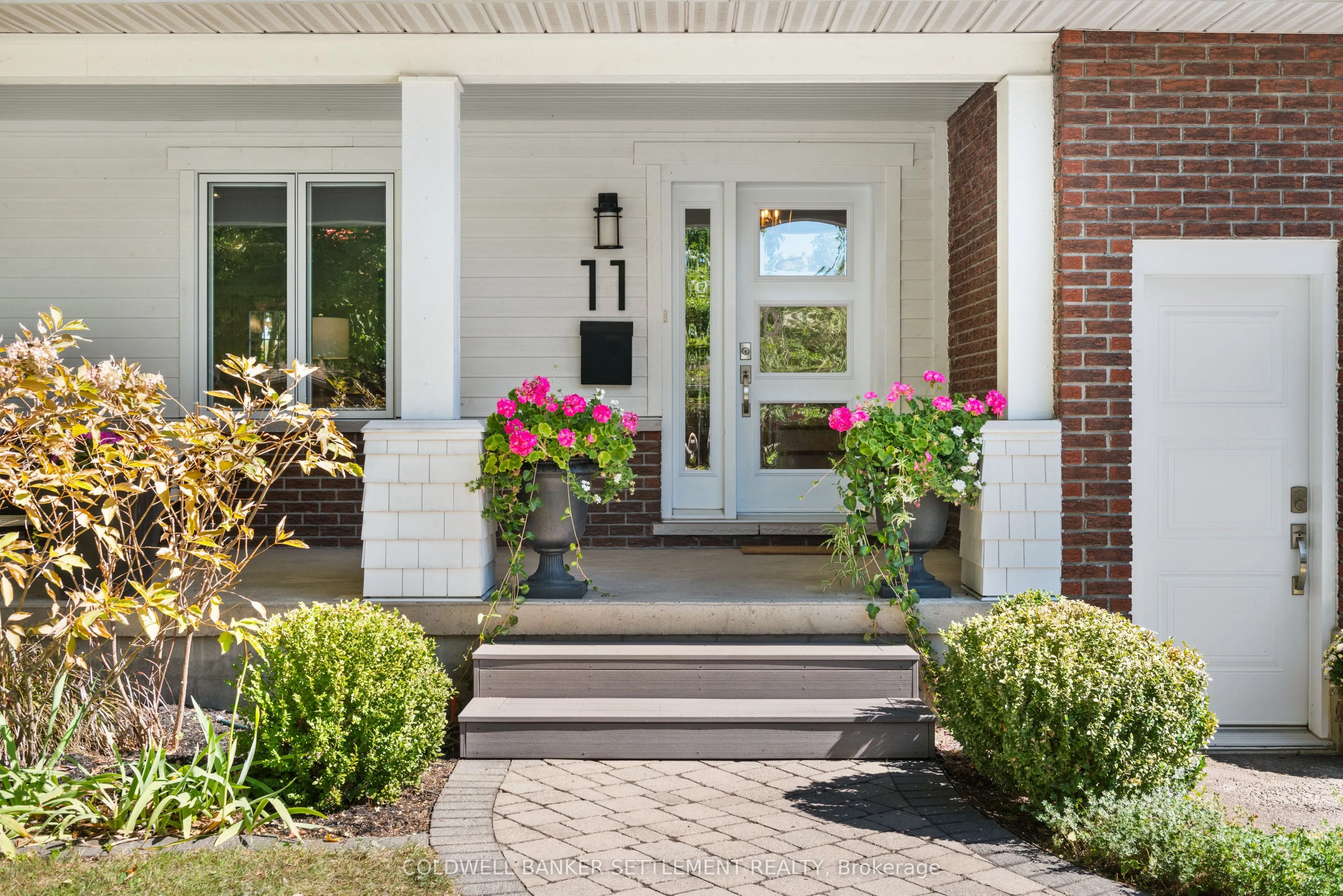 11 Scott Crescent