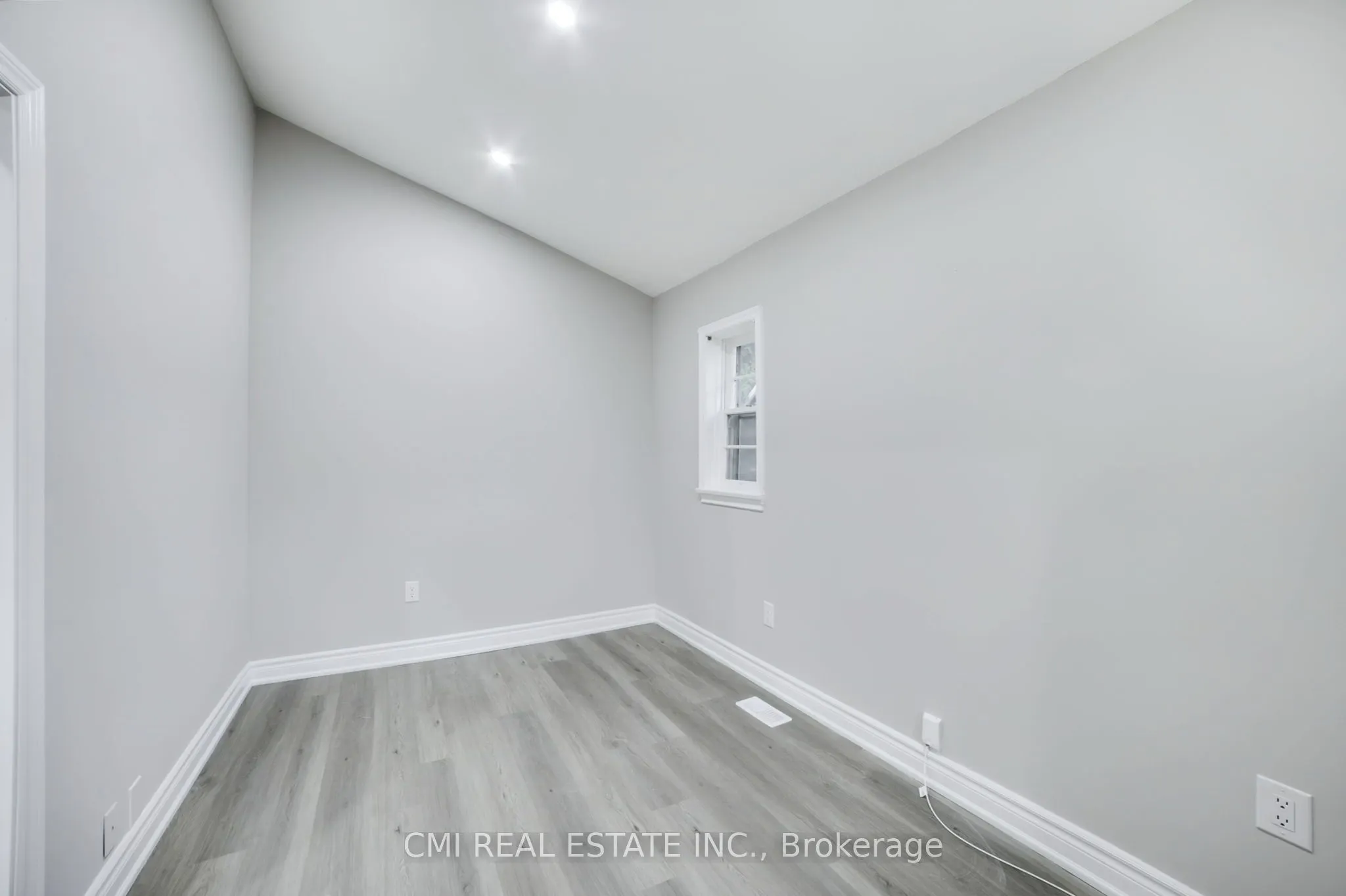 86 Adair Avenue S