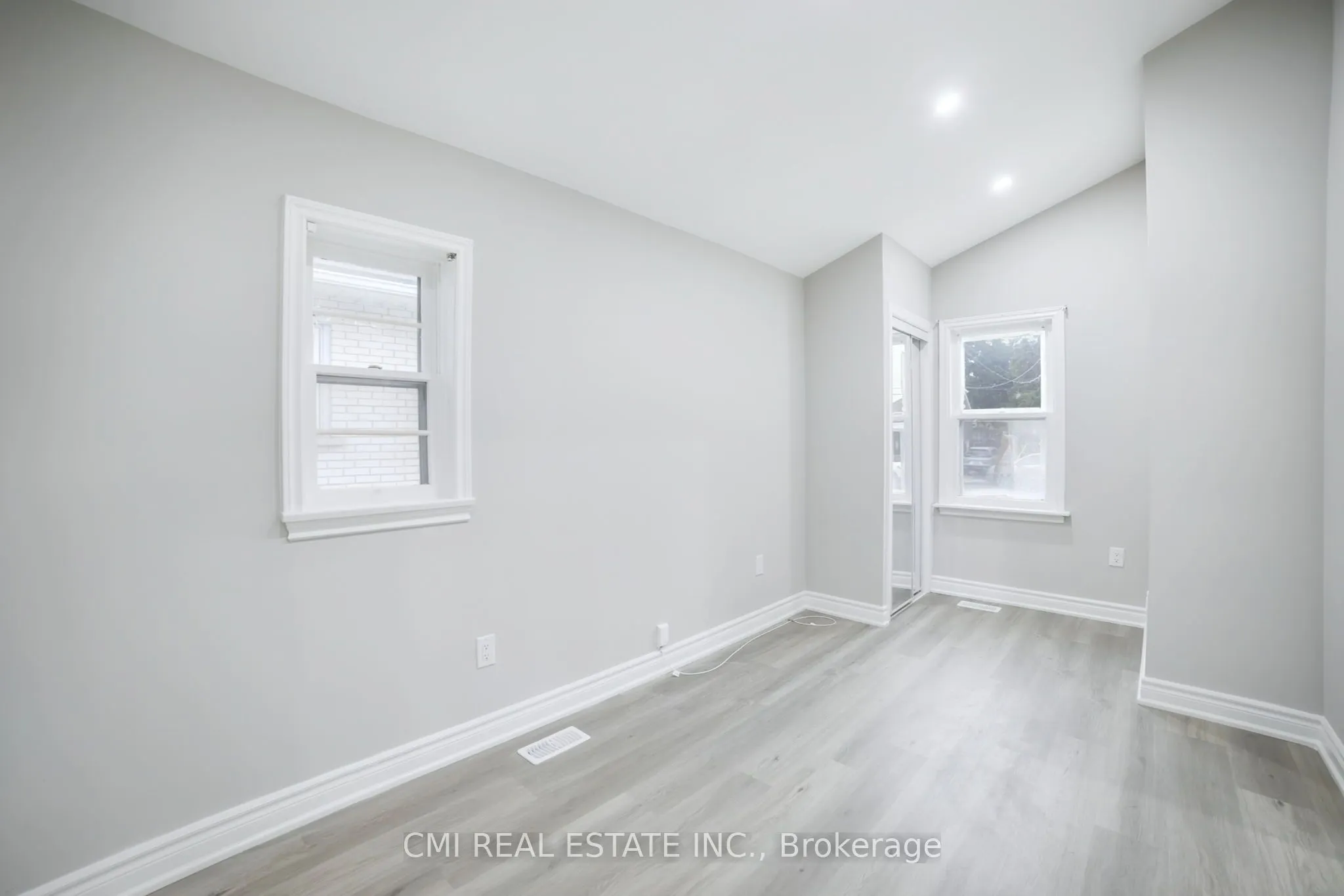 86 Adair Avenue S