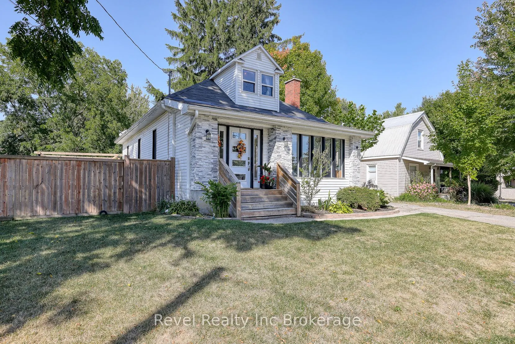 174 Delatre Street W