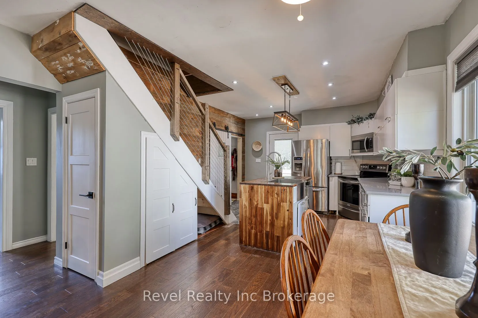 174 Delatre Street W