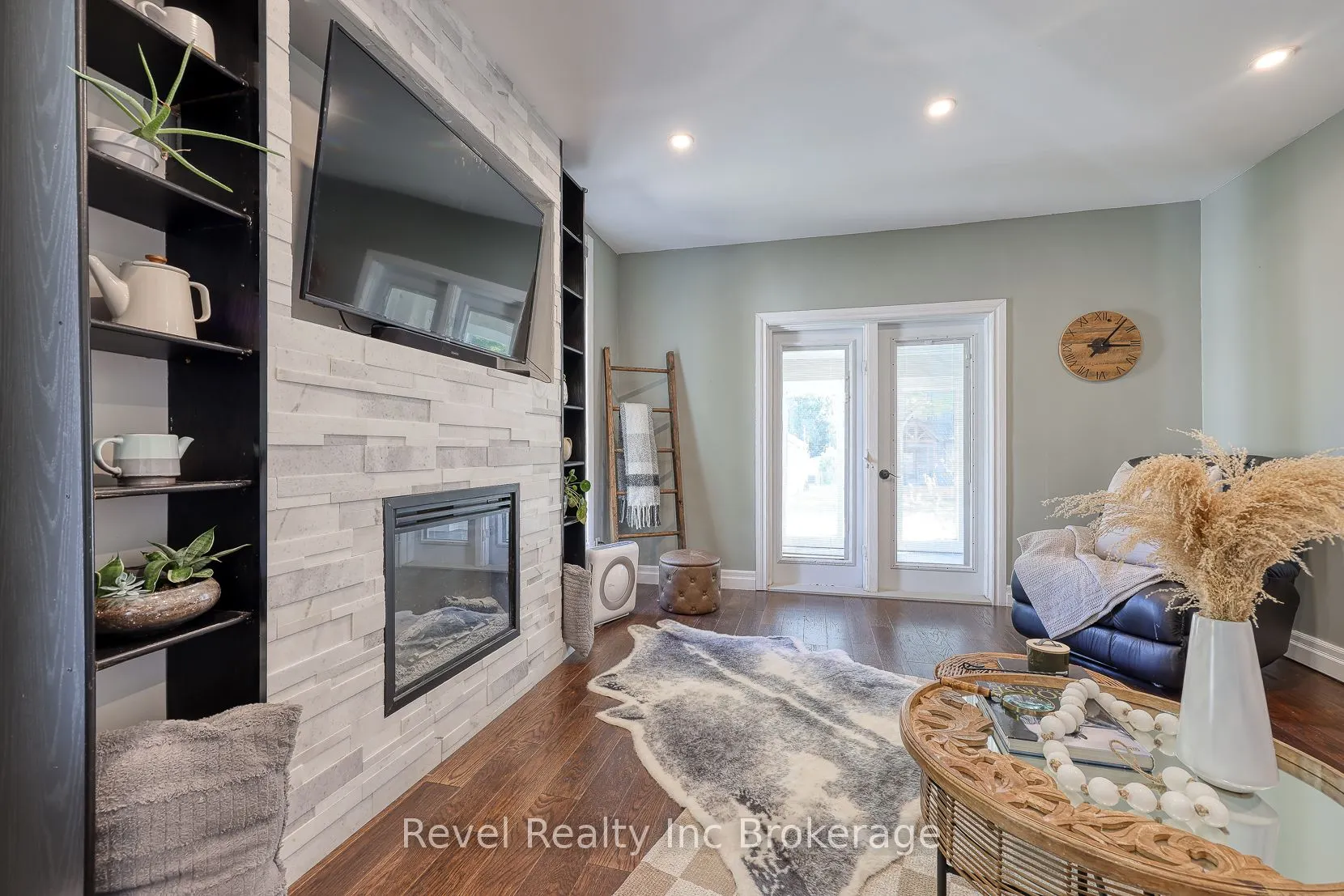174 Delatre Street W